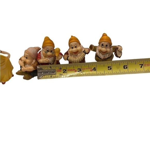 Snow White and the Seven Dwarfs Figurines. Can be used as Cake Toppers - Picture 13 of 14